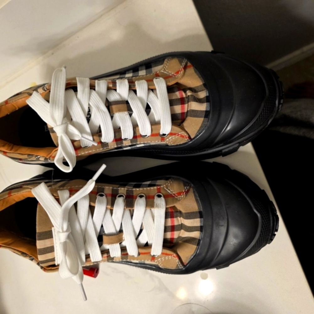 Burberry Black and Tan Arthur Sneakers - Picture 2 of 4